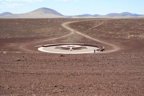 Roden-Crater-une-base-extra-terrestre-déguisée-en-installation-artistique
