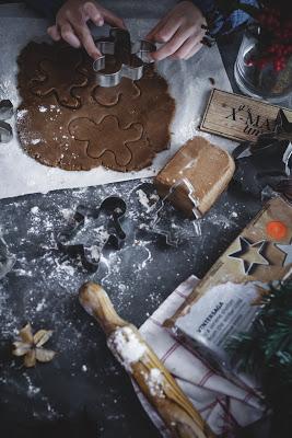 Personalizar la vajilla básica de ikea con rotuladores. Ideas creativas para hacer con niños en navidad