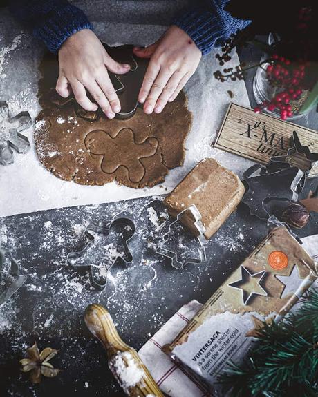 Personalizar la vajilla básica de ikea con rotuladores. Ideas creativas para hacer con niños en navidad