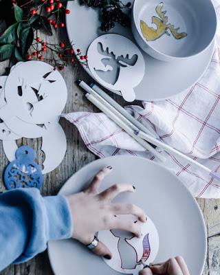 Personalizar la vajilla básica de ikea con rotuladores. Ideas creativas para hacer con niños en navidad