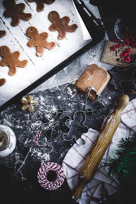 Personalizar la vajilla básica de ikea con rotuladores. Ideas creativas para hacer con niños en navidad