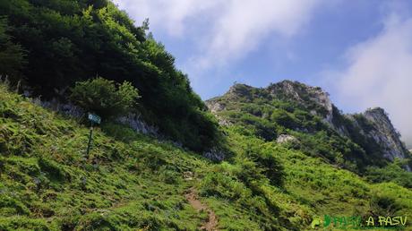 Inicio del Sendero del Escaleru