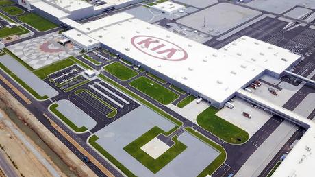 kia-motors-inaugura-nueva-fabrica-2,16-kilometros-cuadrados-ananpatur-inida-tras-inversion-987.9-millones-euos