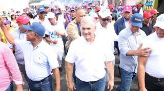 Con calles llenas reciben a Gonzalo Castillo en la Provincia Bahoruco.