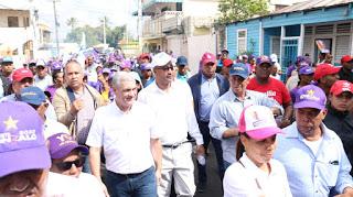 Con calles llenas reciben a Gonzalo Castillo en la Provincia Bahoruco.