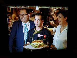 Restaurante malaga celebra 100.000 hamburguesas, presenta libro recetas 