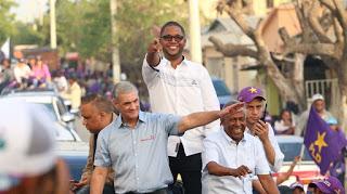 Calles de Neiba llenas de cabo a rabo en caravana de Gonzalo Castillo.
