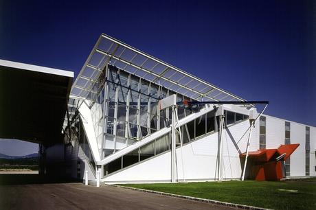 Elementos arquitectónicos diferenciados e interconectados Elementos arquitectónicos diferenciados e interconectados