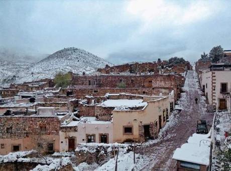 Cae nevada en Real de Catorce y se viste de blanco