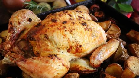 pollo al horno con papas pollo entero al horno