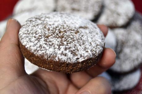 Polvorones de chocolate con naranja y cointreau