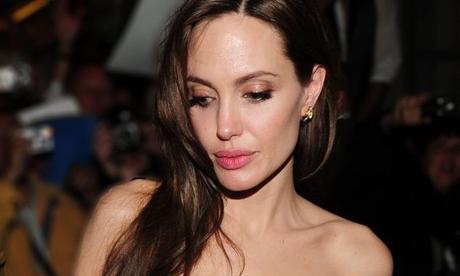 Labios Carnosos: #Maquillista revela secreto mejor guardado de Angelina Jolie #Belleza #Mujeres #Cosmeticos