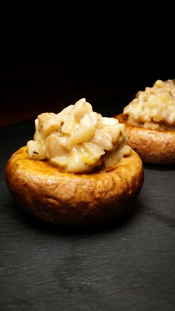 Champiñones rellenos con crema de cabrales Champiñones rellenos con crema de cabrales
