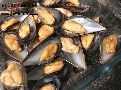 Mejillones encebollados al gratén. Juego de blogueros 2.0