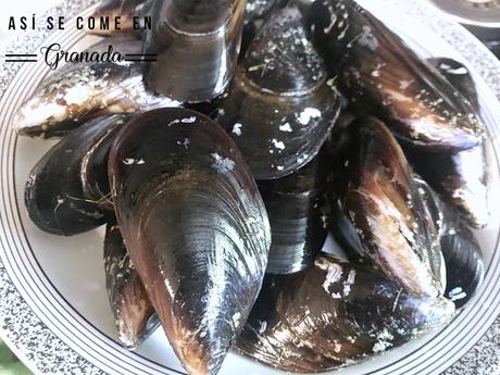 Mejillones encebollados al gratén. Juego de blogueros 2.0