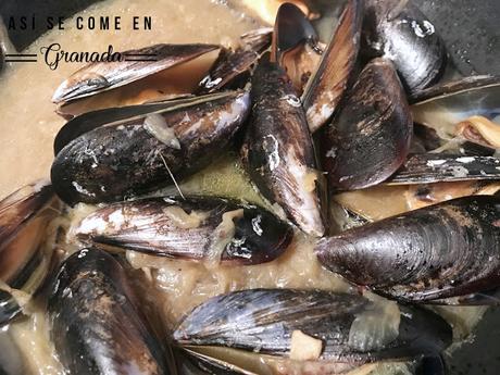 Mejillones encebollados al gratén. Juego de blogueros 2.0