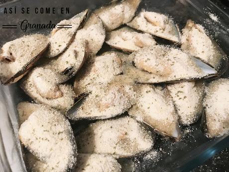 Mejillones encebollados al gratén. Juego de blogueros 2.0 Mejillones encebollados al gratén. Juego de blogueros 2.0