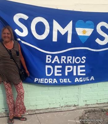 Barrios de Pié festejó Navidad con niños de Piedra del Águila.