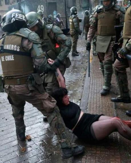 Chile al cuidado de una policía enferma. Chile al cuidado de una policía enferma.