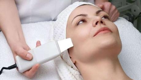 Tratamientos Estéticos para Lucir Radiantes en Navidad peeling-ultrasonico
