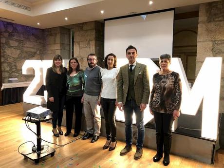 Kiko Rial, director general del Balneario de Mondariz, con Sonia, Vanesa, Cirpiano, Ángeles y Belén