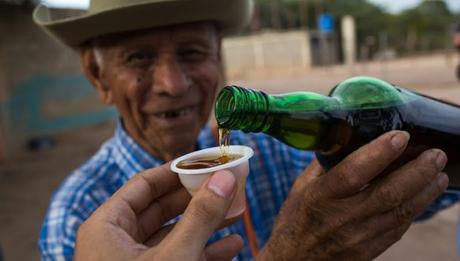 #Venezuela: De #whisky a #cocuy, la crisis cambia el brindis de los venezolanos