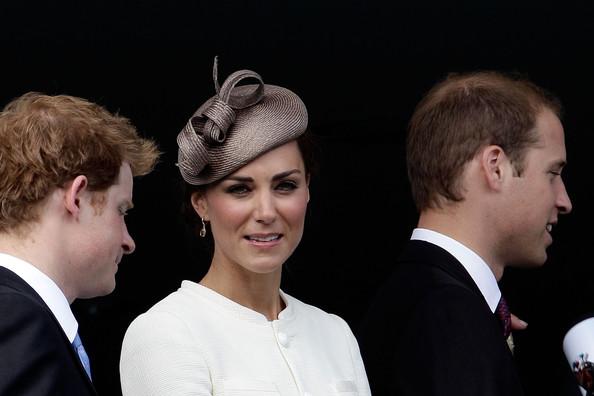 Kate Middleton - Racegoers Enjoy Derby Day At Epsom Downs Racecourse