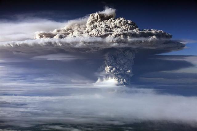 Erupción del volcán Puyehue-Caulle. Chile