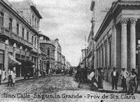 La entrada al comercio de Sagua. Carmen Ribalta entre Martí y Maceo