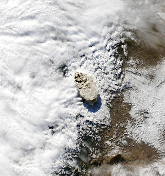 Imágen satélite del penacho de ceniza del volcán Puyehue (Chile)