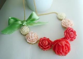 COLLAR ROSAS