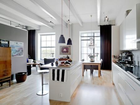 Aires de loft en un sexto piso vigas de metal piso nórdico muebles de balcón loft lámparas de estilo industrial grandes ventanales diseño de interiores decoración sueca decoración nórdica cocinas modernas cocinas blancas barra en la cocina