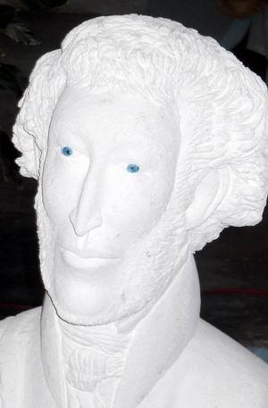 Develan busto de Pushkin en Cuba