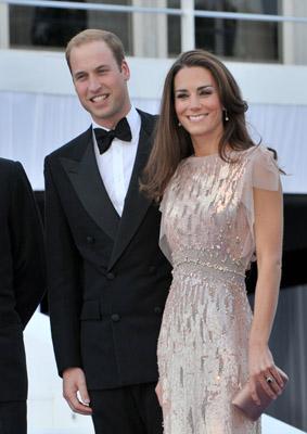 Catherine,  Duquesa de Cambridge, espléndida en una cena de gala en el Palacio de Kensington. 10 Annual ARK Gala Dinner