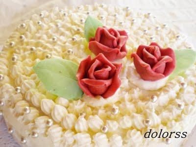 Pastel de aniversario con rosas