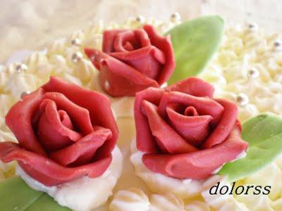 Pastel de aniversario con rosas