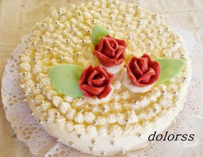 Pastel de aniversario con rosas