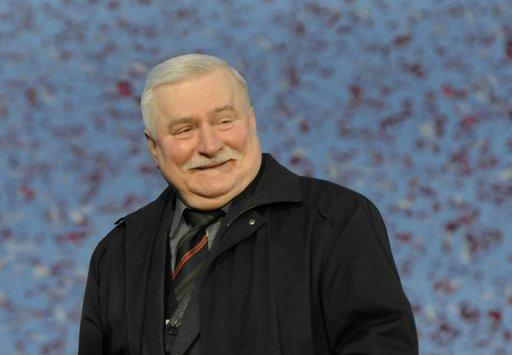 Hospitalizan al ex presidente Lech Walesa