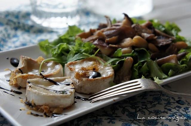 Ensalada templada con shiitake y queso de cabra
