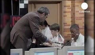 Kasparov propone un proyecto europeo de ajedrez en la escuela.