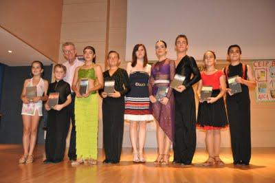 La escritora Ana Pomares en la entrega de premios del XVI Concurso Literario Grupo Leo 2011 en el Club Información de Alicante