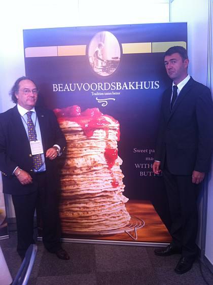 •	El Sr. Laurent Meerschaert, Sales Contact de BeauvoordsBakhuis (dcha) junto al Sr. José R. Ferré, Presidente de Ferré & Consulting Group (izda) durante su visita al stand de la empresa BeauvoordsBakhuis.