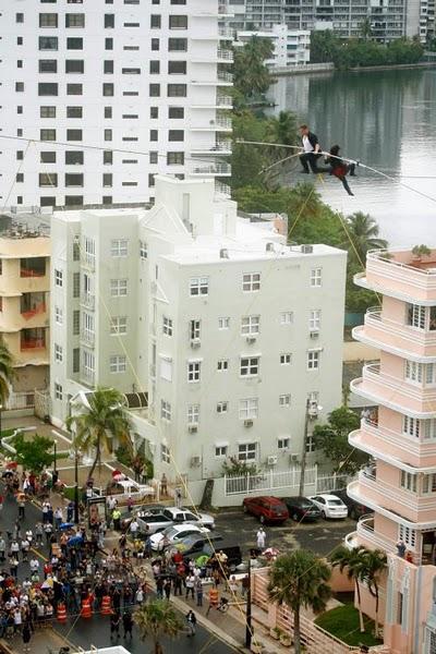 Cámara subjetiva de un funambulista a 30 m. de altura.