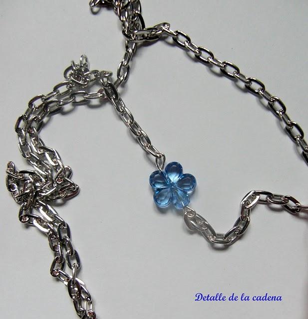 Azul eléctrico y piel.