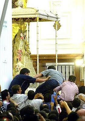 Dios te salve María, del Rocío Señora...