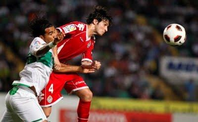 El Elche y Amoedo Chas rompen las ilusiones blanquivioletas