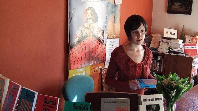 La curiosa historia de la librera polaca que vive del español