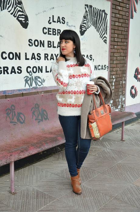 Jersey navideño y Starbucks Red Cup