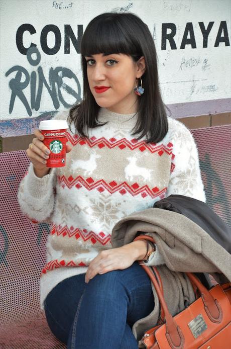 Jersey navideño y Starbucks Red Cup