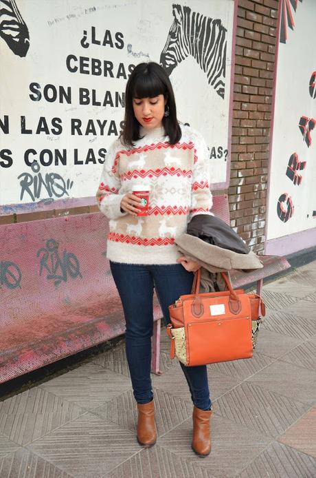 Jersey navideño y Starbucks Red Cup